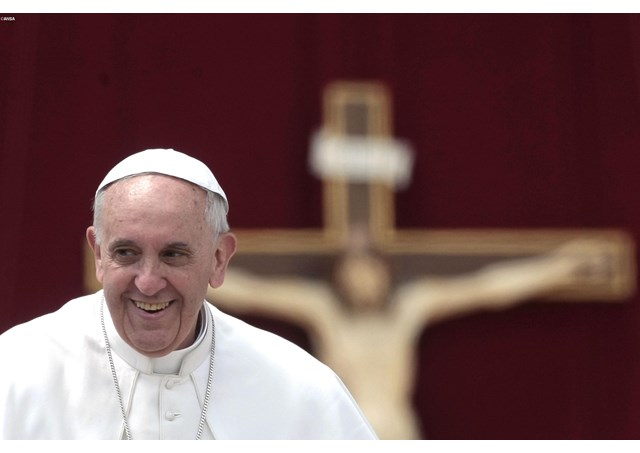 Papa ao jornal Papa ao jornal